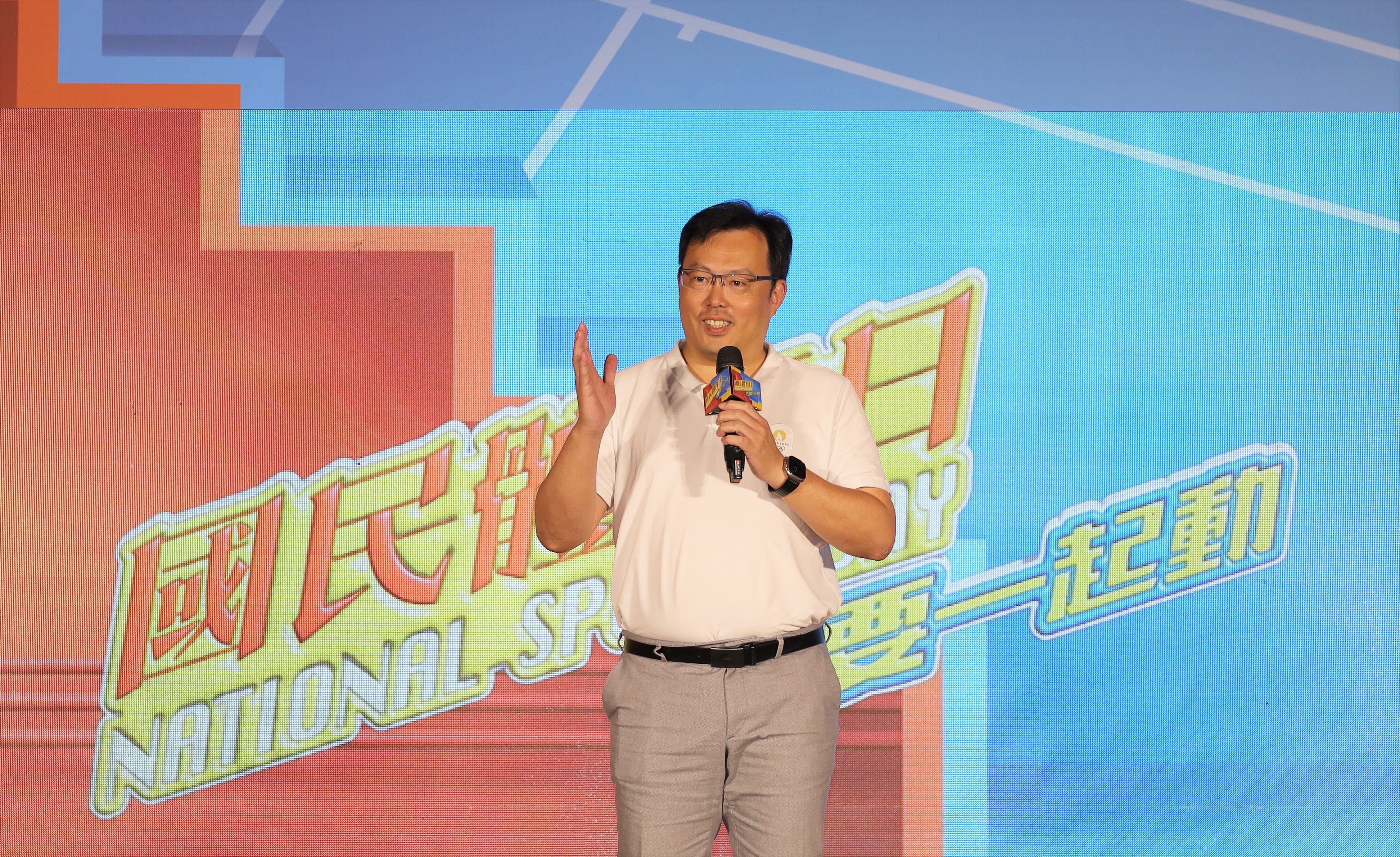 SA Director-General Cheng Shih-chung promotes two free activities during the 2024 National Sports Day and encourages everyone to go outdoors and do exercise.