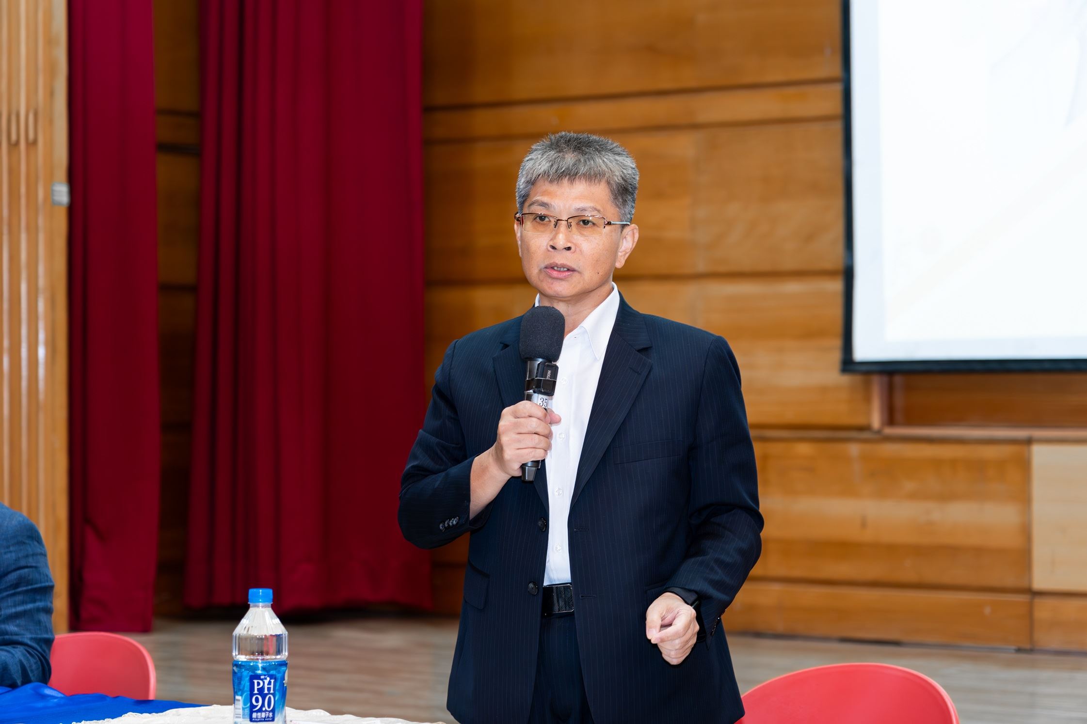運動部全民運動署首度補助地方政府辦理兒少運動教練實體研習課程，為全國兒少運動安全築起全面性防護網。(圖為運動部全民運動署房瑞文署長).jpg